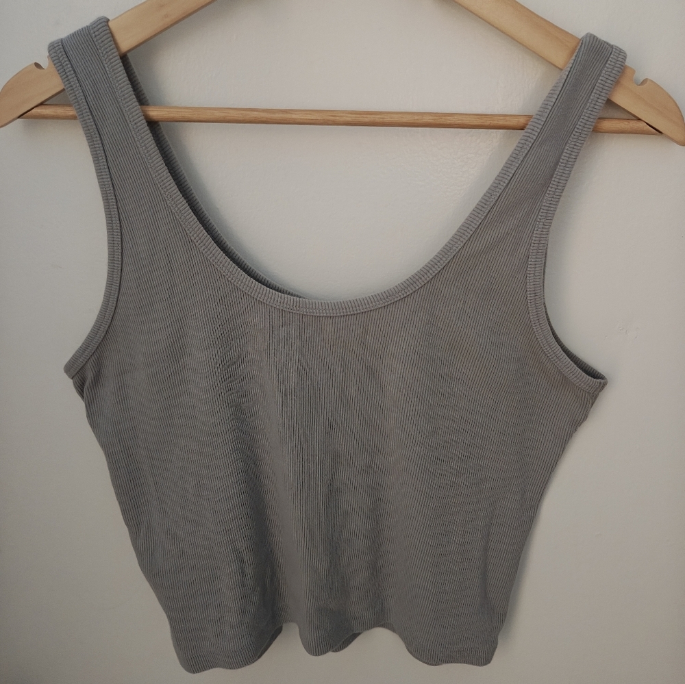 A&F Soft Ribbed Cropped Tank - Picture 2 of 3